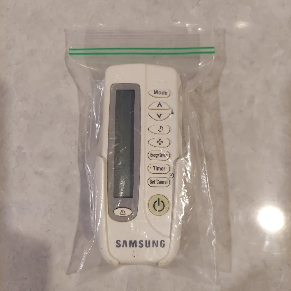 SAMSUNG AIR CONDITIONER REMOTE CONTROL WITH WALL MOUNT HOLSTER MODEL # DB610024A